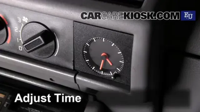 1992 Renault Clio RT 1.4L 4 Cyl. Horloge Régler l'horloge